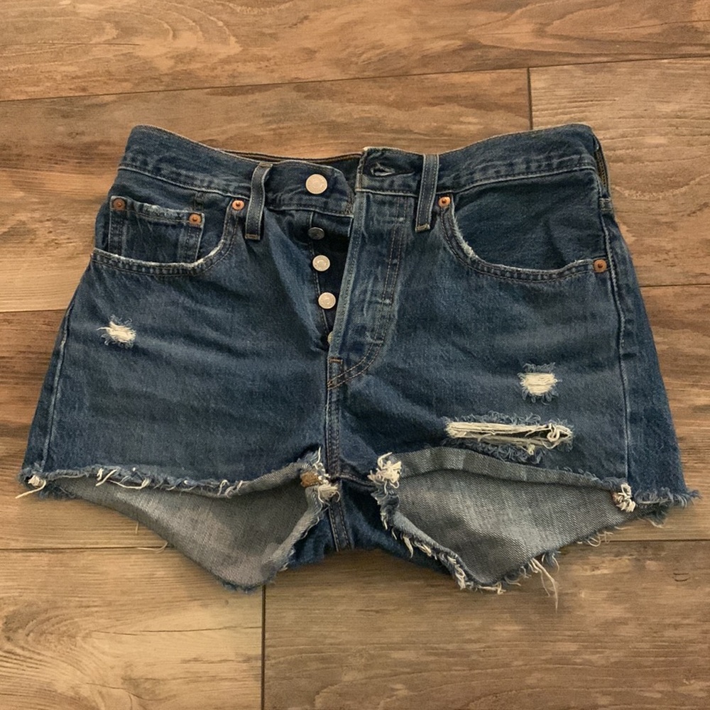 Levi 501 ripped shorts